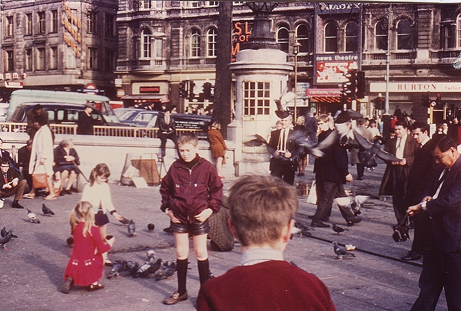 Trafalgar Square doves sixties Goedart Palm